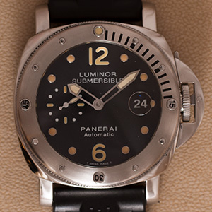 Panerai Luminor Submersible Tritium 